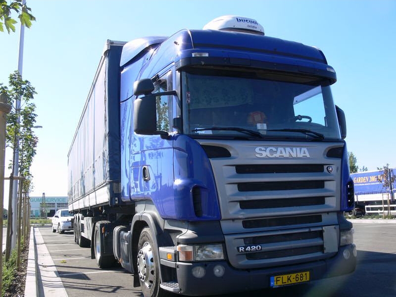 HUN-Scania-R-420-blau-Decsi-131008-03.jpg