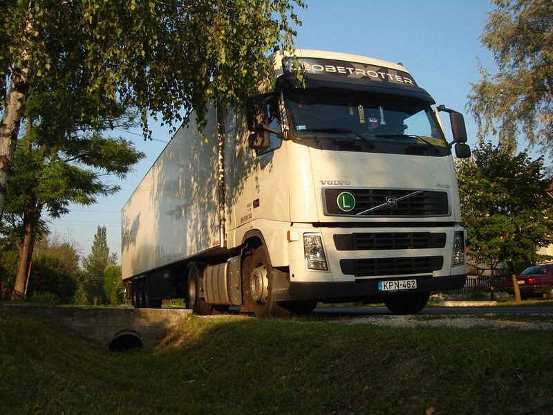 HUN-Volvo-FH-480-weiss-Decsi-131008-01.jpg