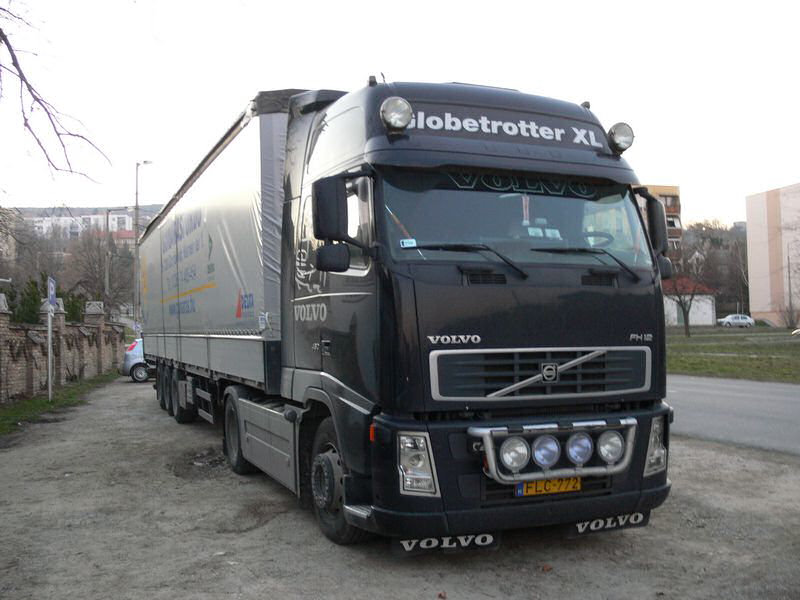 HUN-Volvo-FH12-460-schwarz-Decsi-090308-01.jpg