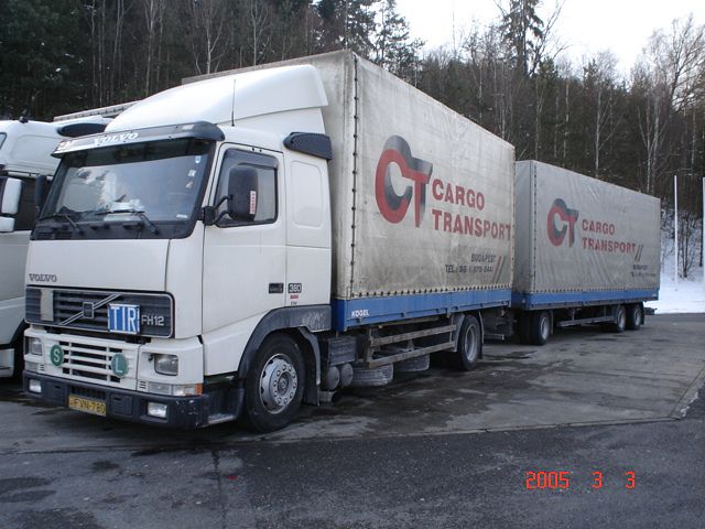 Volvo-FH12-380-Cargo-Transport-Kovacs-250705-01-HUN.jpg