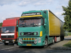 HUN-Volvo-FH12-gelb-gruen-Holz-260808-01
