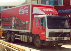 Volvo-FL12-420-CocaCola-Thiele-100305-01