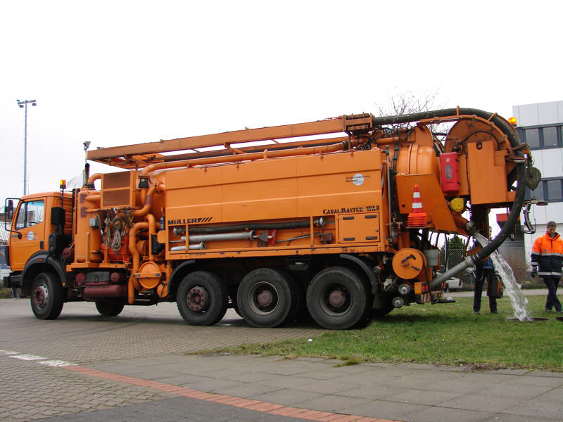 MB-SK-3550-orange-Weddy-020907-02.jpg - Clemens Weddy