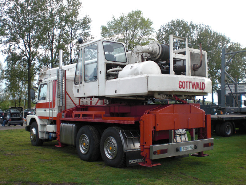 Scania-82-H+Gottwald-AMK-46-A-Kleinrensing-220810-02.jpg - U. Kleinrensing