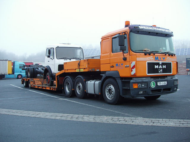 MAN-F2000-orange-Holz-180107-01.jpg - Frank Holz