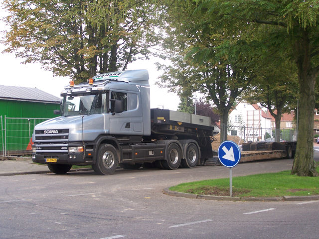 Scania-124-G-420-silber-vNispen-230307-01.jpg - Roger van Nispen