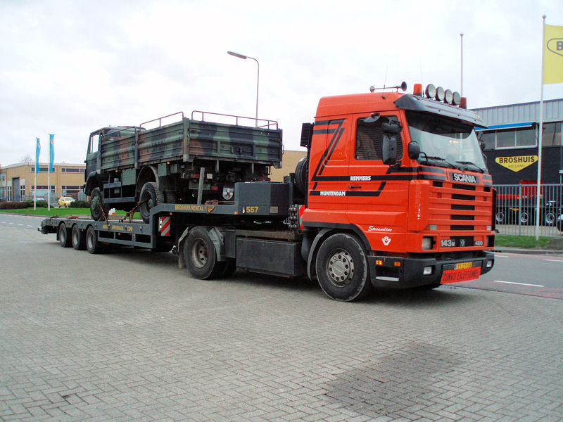 Scania-143-M-420-rot-PvUrk-200507-01.jpg - Piet van Urk