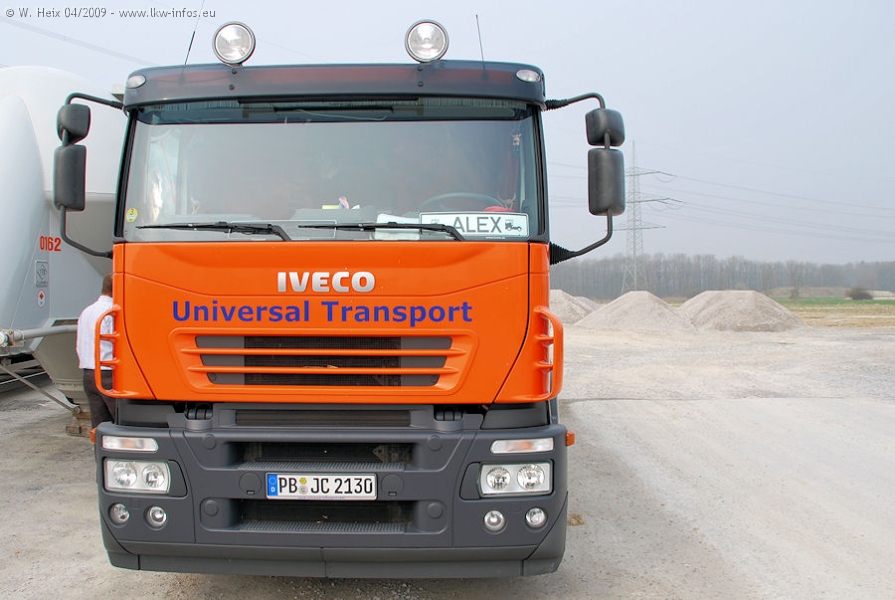 Iveco-Stralis-AT-440-S-43-130-Universal-040409-01.jpg