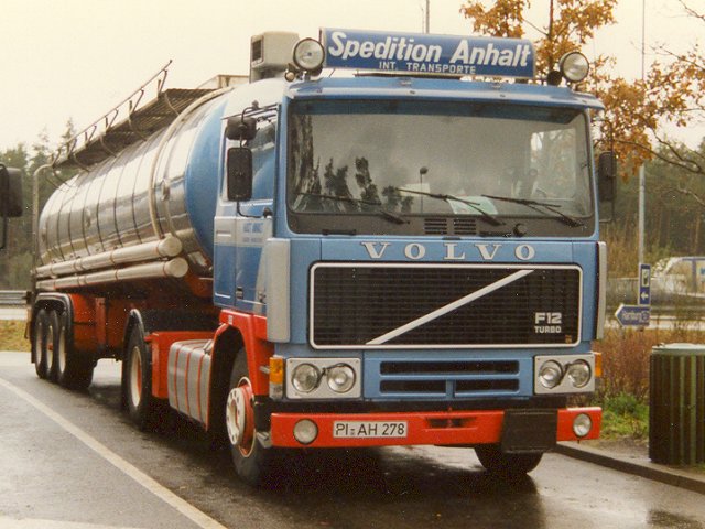 22-Volvo-F12-TASZ-Anhalt-(Wittenburg).jpg - Bernd Wittenburg