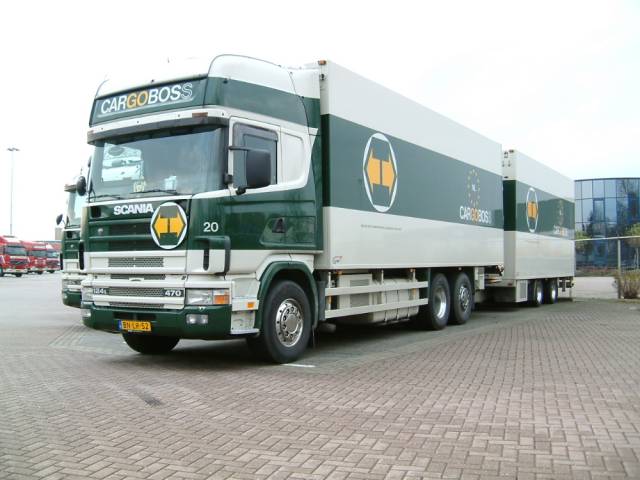 Scania-124-L-470-Cargoboss-vMelzen-010305-01.jpg - Henk van Melzen