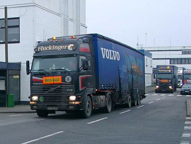 Volvo-FH12-Fluckinger-Willann-131204-2.jpg - Michael Willann