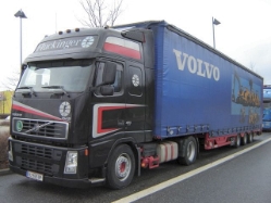 Volvo-FH12-420-Fluckinger-Linhardt-030106-01