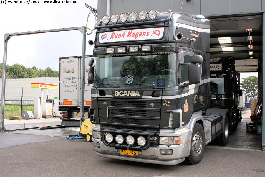 Scania-124-L-420-BP-JJ-75-Hagens-010907-02.jpg
