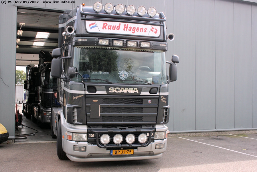 Scania-124-L-420-BP-JJ-75-Hagens-010907-03.jpg