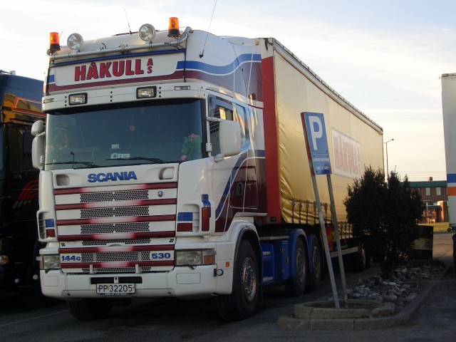 Scania-144-G-530-Hakull-Stober-100304-3.jpg