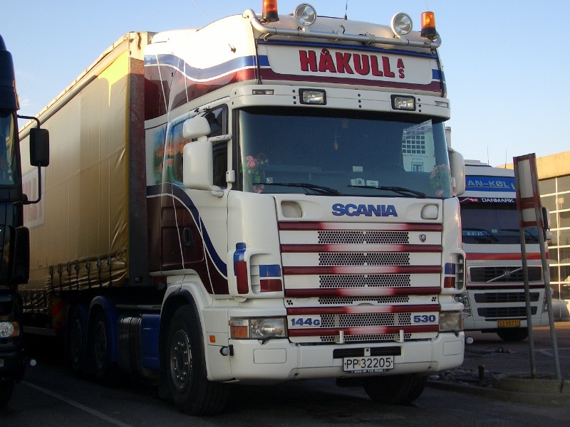 Scania-144-G-530-Hakull-Stober-100304-5.jpg