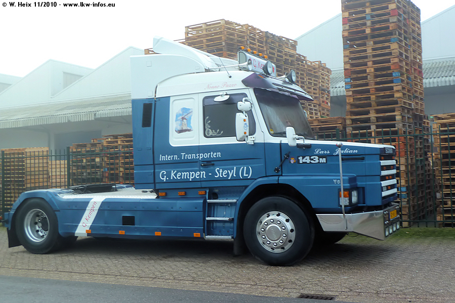 Scania-143-M-Kempen-211110-01.jpg