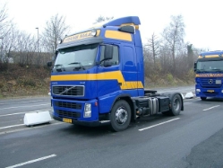 Volvo-FH12-420-Maas-Willann-121204-1