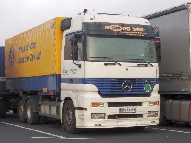 MB-Actros-Nord-Sued-Holz-011005-01.jpg - Frank Holz