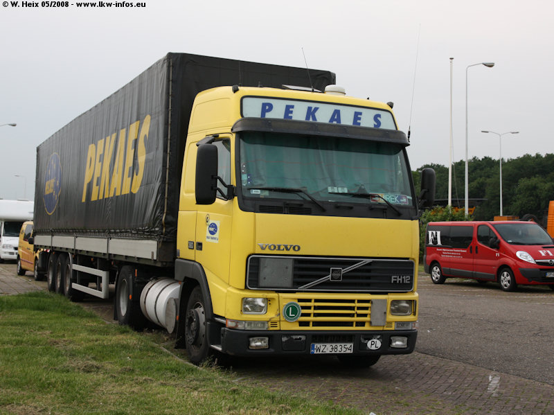 Volvo-FH12-380-Pekaes-280508-01.jpg