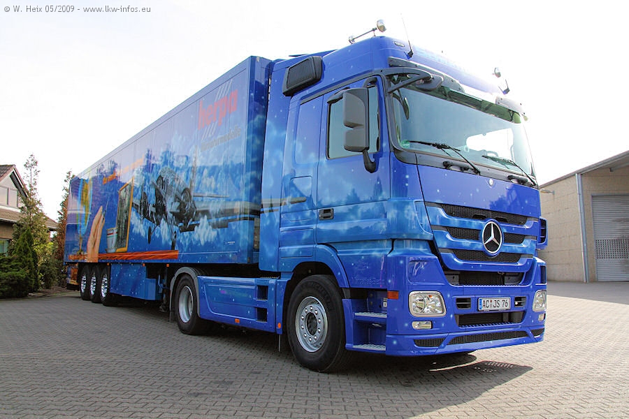 MB-Actros-3-Herpa-Truck-Schumacher-090509-07.jpg