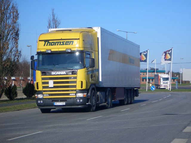 Scania-124-L-420-KUEKOSZ-gelb-Thomsen-Stober-240204-1.jpg - Ingo Stober