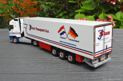 20250807-Stam-J-00039