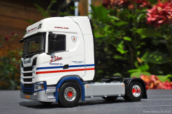 20250807-Stam-J-00080