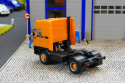 20251206-DAF-3300-orange-00008