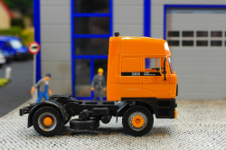 20251206-DAF-3300-orange-00020