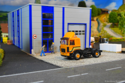 20251206-MAN-F8-19321-orange-00012