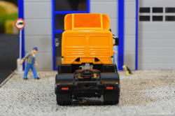 20251206-MAN-F8-19321-orange-00020