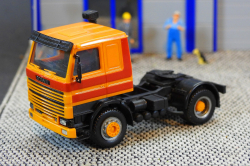 20251206-Scania-142-M-V8-orange-00001