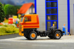 20251206-Scania-142-M-V8-orange-00004