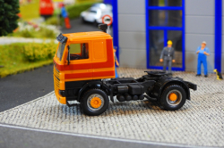20251206-Scania-142-M-V8-orange-00005