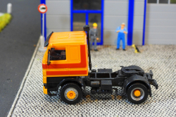 20251206-Scania-142-M-V8-orange-00006