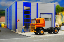 20251206-Scania-142-M-V8-orange-00009