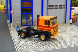 20251206-Scania-142-M-V8-orange-00027