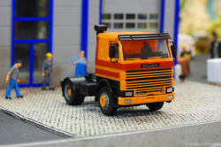 20251206-Scania-142-M-V8-orange-00030