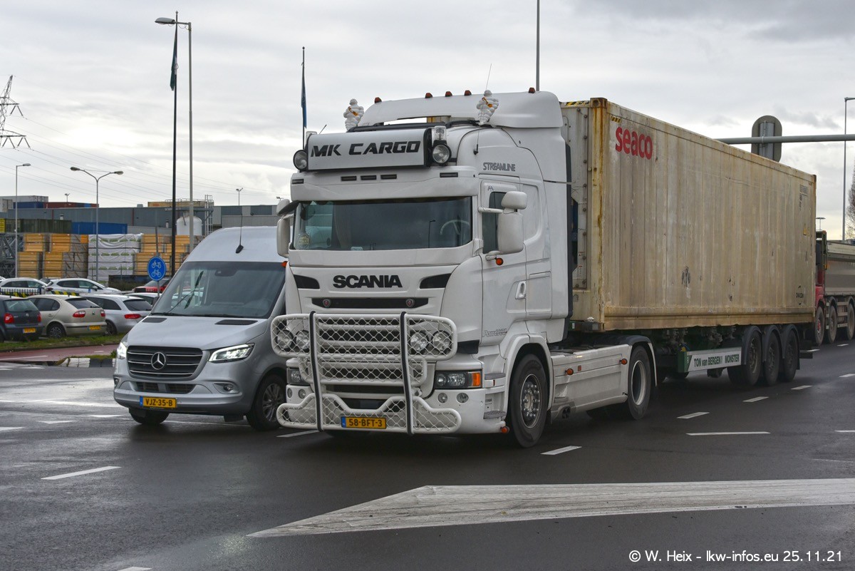 20211125-Rotterdam-Containerhafen-00300.jpg