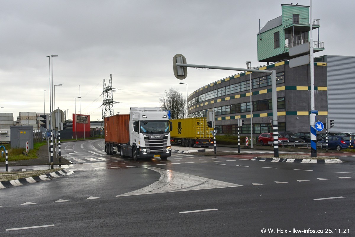 20211125-Rotterdam-Containerhafen-00343.jpg