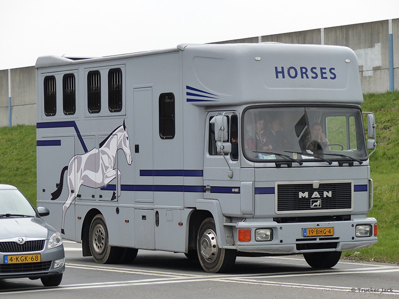 20210107-Pferdetransporter-00006.jpg